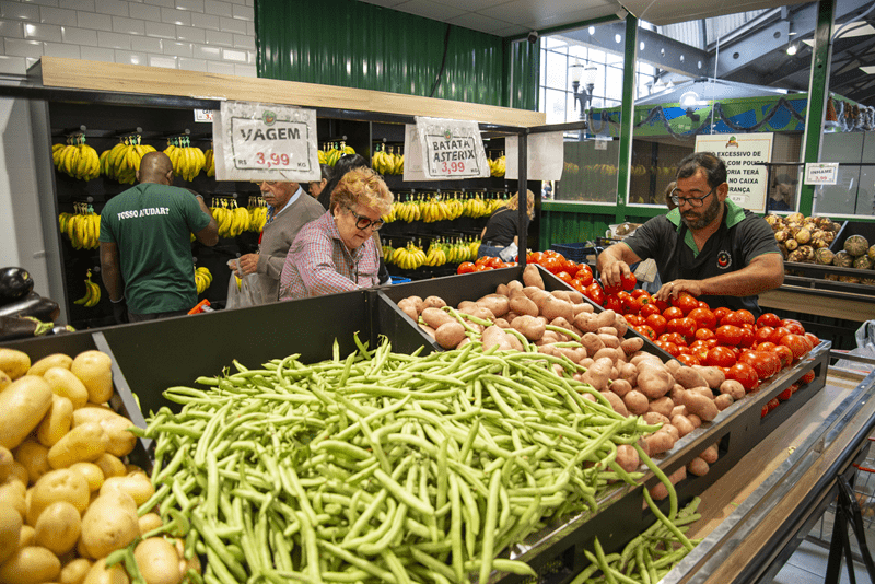 Sacolões da Família, da Prefeitura de Curitiba, são opção para comprar frutas, verduras e legumes por preço menor