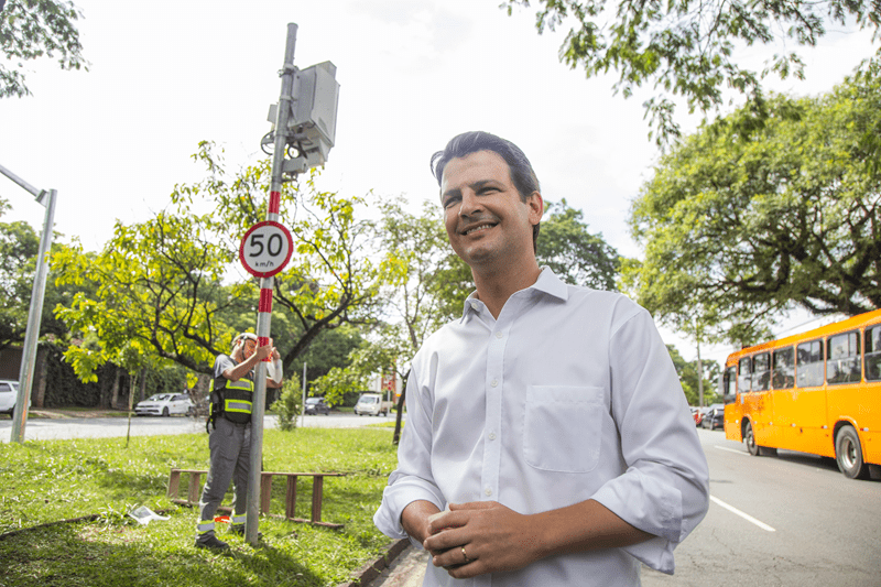 População atendida: Eduardo Pimentel lança reforço na sinalização de radares em Curitiba