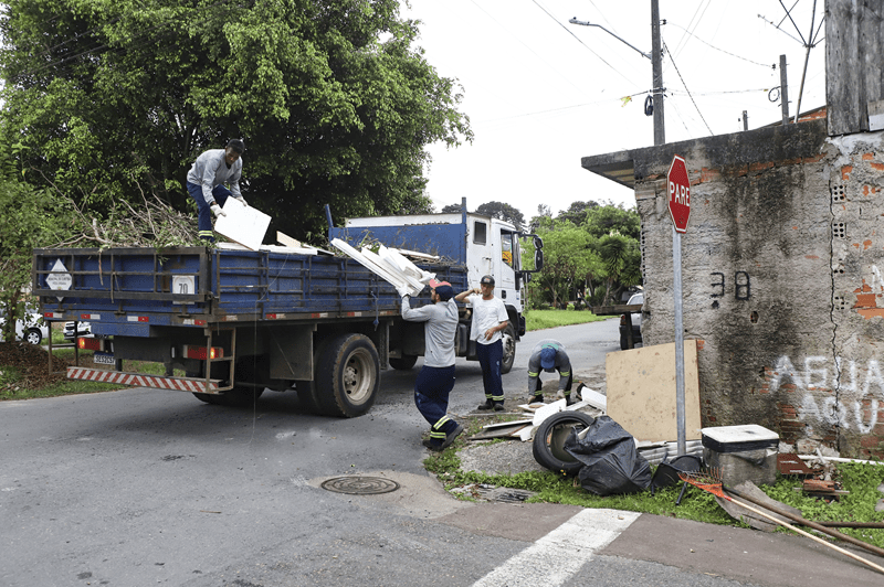 Em menos de um mês, mutirão contra a dengue coletou 30 toneladas de lixo em Curitiba