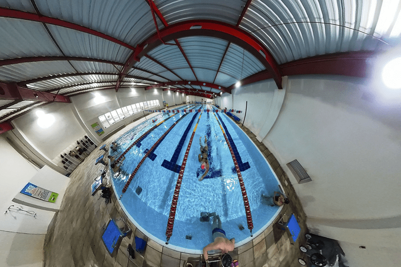 Fim de semana tem brinquedos aquáticos no Verão Curitiba e piscina de graça