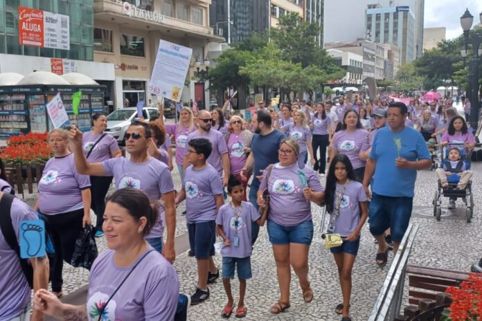 Caminhada marca início do mês de conscientização sobre doenças raras