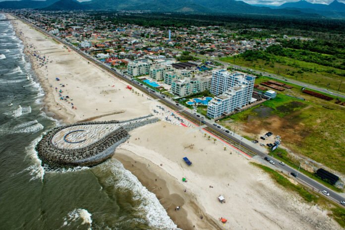 Com previsão de término para março, revitalização da Orla de Matinhos alcança 97,5%